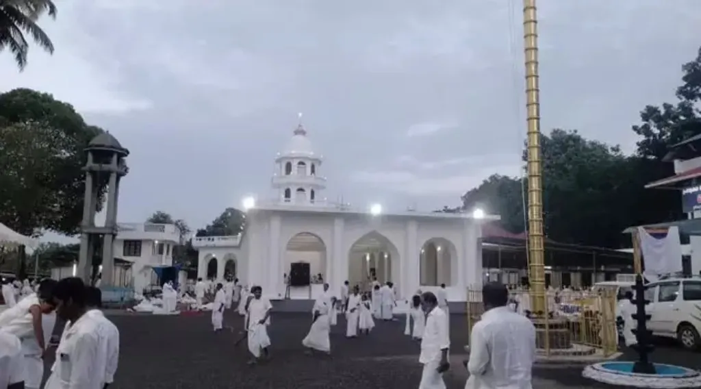 പൊയ്കയില് അപ്പച്ചനെ അടക്കം ചെയ്തിരിക്കുന്ന ദേവാലയം