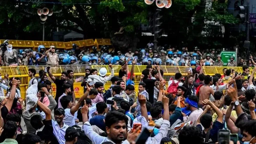 ഇന്ത്യയിലെ 15- 24 വയസ്സിനിടയിലെ വിദ്യാസമ്പന്നരായവരുടെ തൊഴിലില്ലായ്മാനിരക്ക് ഏറ്റവും ഉയർന്ന് ഇന്ന് 45%- ൽ എത്തിനിൽക്കുകയാണ്.