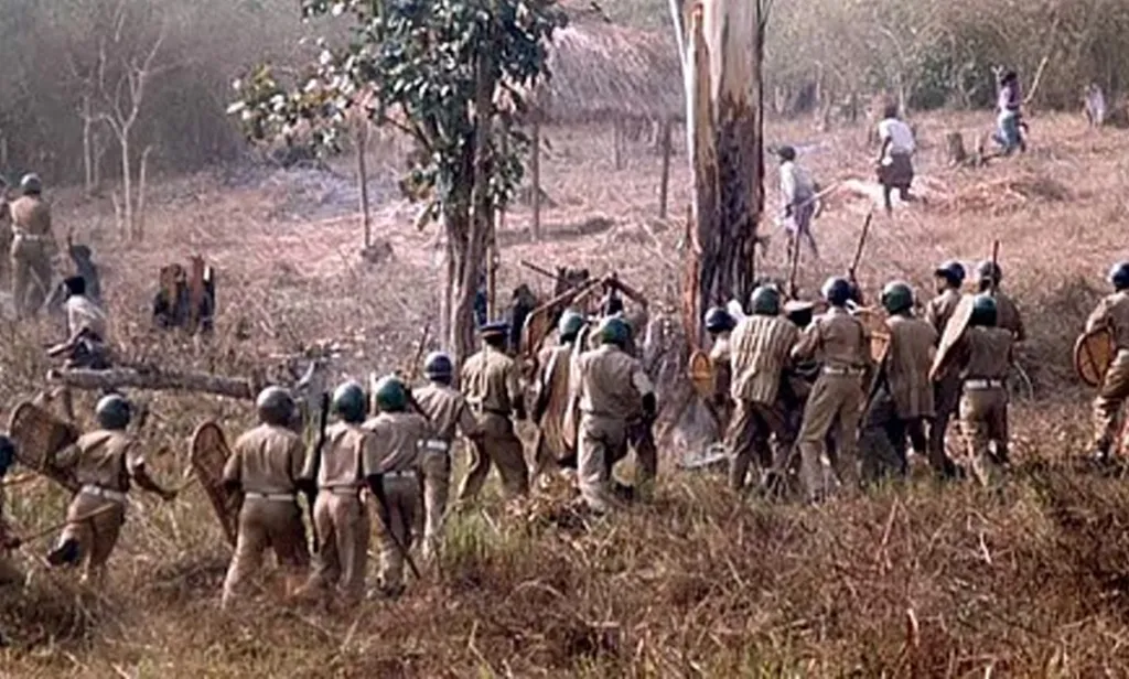 മുത്തങ്ങയിൽ 2003ൽ ആദിവാസി ഗോത്രമഹാസഭ നടത്തിയ ഭൂസമരവുമായി ബന്ധപ്പെട്ടാണ് സുരേന്ദ്രൻ പ്രതി ചേർക്കപ്പെട്ടത്. 