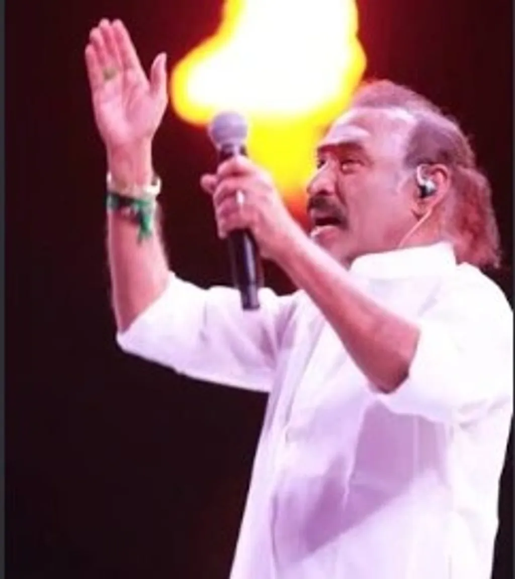 പകൽ ഇളയരാജയുടെ മൃദുലസംഗീതം പൊഴിക്കുന്ന ചന്ദനവും മഞ്ഞളും പൂശിയ ബസ് സ്റ്റീരിയോകൾ ഇരുൾ പരക്കുന്നതോടെ അതിവേഗ താളത്തിലുള്ള ദേവയുടെ "കുത്തു" പാട്ടുകൾ വീശിത്തുടങ്ങും.