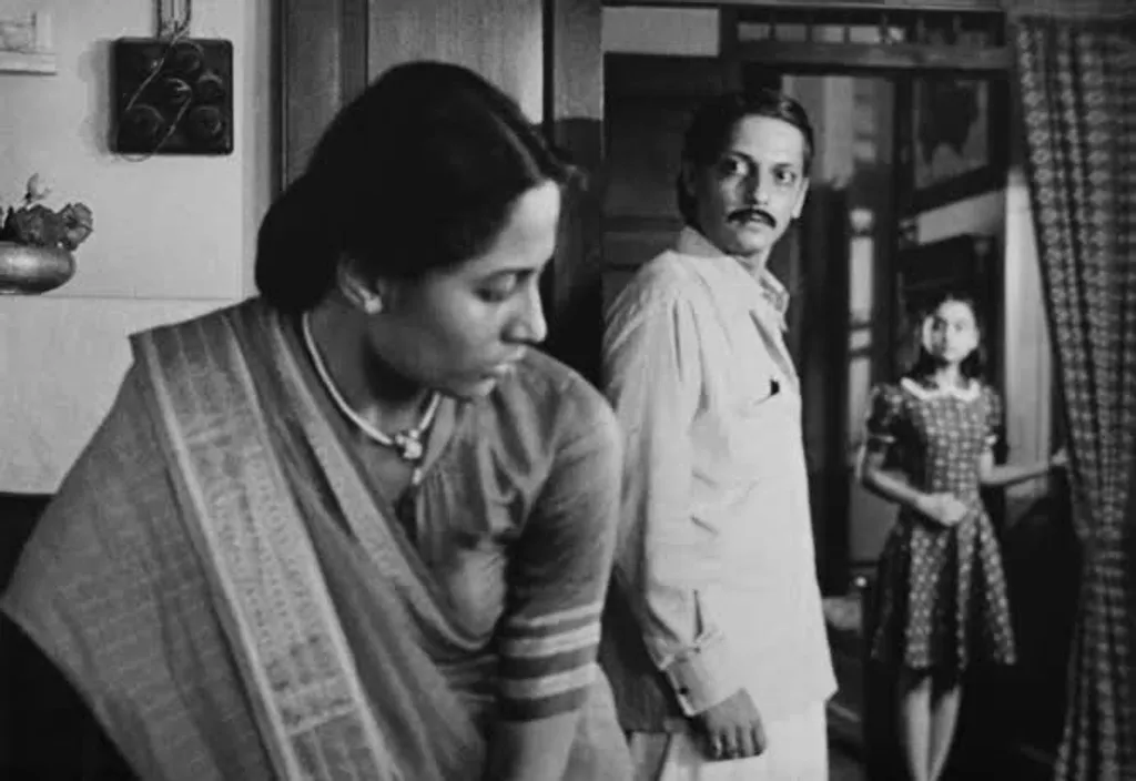 യുവതിയും കലാകാരനും തമ്മിലുള്ള ബന്ധവും പരിചിതമായ പ്രണയകഥകളുടെ വഴികളിലൂടെ മാത്രം സഞ്ചരിക്കുന്നില്ല. പ്രണയം, ലൈംഗികത, വ്യക്തിത്വം, ഒരാളുടെ സ്വത്വത്തെ മറ്റൊരാൾ അംഗീകരിക്കുക എന്നിവയെല്ലാം ആ ബന്ധത്തിന്റെ ഭാഗമായി മാറുന്നു.
