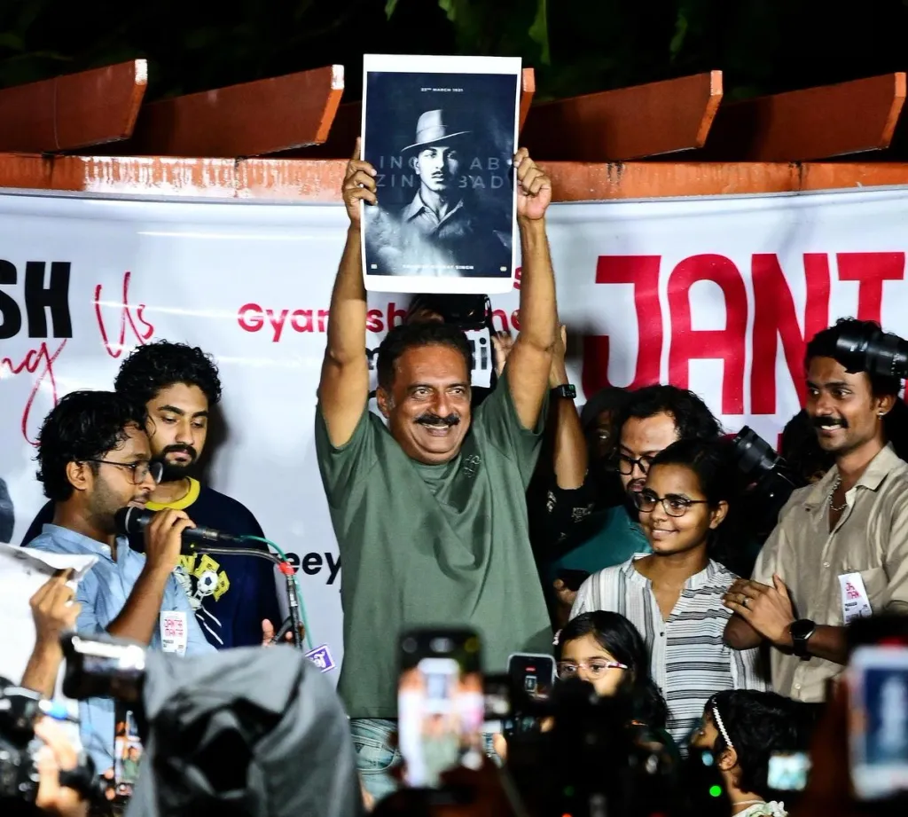 മാനവീയം വീഥി എന്ന ഇടം സ്വതന്ത്രമായ സാംസ്കാരിക പ്രവർത്തനത്തിൻെറ ഇടമായി പ്രഖ്യാപിച്ചത് സംസ്ഥാന സർക്കാരായിരുന്നു. വളരെ വർഷം അതങ്ങനെ നടന്നിരുന്നു. 