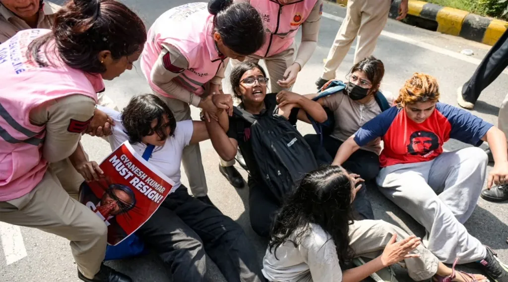 ഇന്ത്യയുടെ സ്വാതന്ത്ര്യ സമരത്തെയും ഇന്ത്യൻ ജനാധിപത്യത്തെയും ഭരണഘടനയെയും ബി ജെ പി യുടെ “ഭൂരിപക്ഷ വിജയ”ത്തിൽനിന്ന് തിരിച്ചു പിടിയ്ക്കുക എന്ന കടമയാണ് അന്നത്തെയും ഇന്നത്തെയും ഈ സമരങ്ങൾ നിർവഹിച്ചതും നിർവഹിക്കുന്നതും.