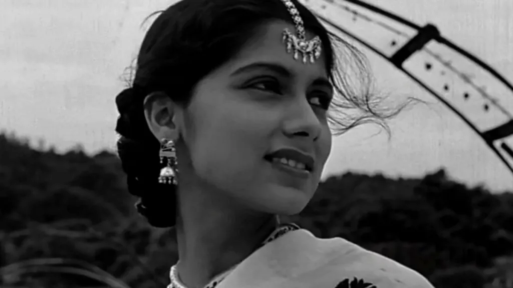 ഒരു യുവതിയുടെ വരവ് ബിമലിന്റെയും ജഗദ്ദലിന്റെയും ആത്മപര്യാപ്തമായ ലോകത്തിൽ പുതിയൊരു വൈകാരിക ജാലകമാണ് തുറക്കുന്നത്.