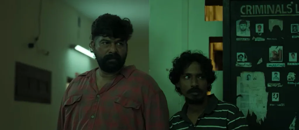ഒറ്റനോട്ടത്തിൽ, ആദ്യ ഇടപെടലിൽ “സംസ്കാരമില്ലാത്തവൻ” എന്ന മുൻവിധി സൃഷ്ടിക്കാൻ പര്യാപ്തമാണ് ജീമോന്റെ കഥാപാത്രസൃഷ്ടി.