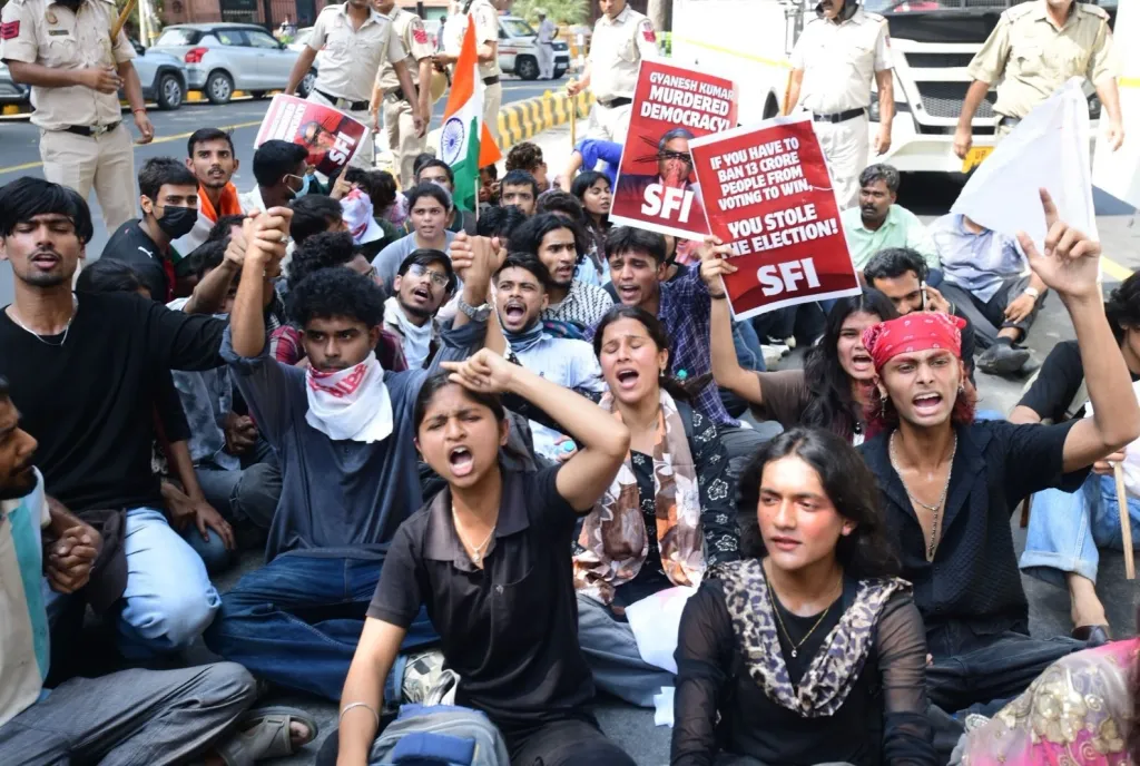 Gen Z തലമുറയുടെ രാഷ്ട്രീയബോധം ഇന്ത്യയെ വീണ്ടും ഭരണഘടനാപരമായ ജനാധിപത്യപാതയിലേക്ക് തിരികെ കൊണ്ടുവരാൻ നിർണായകമാകും.