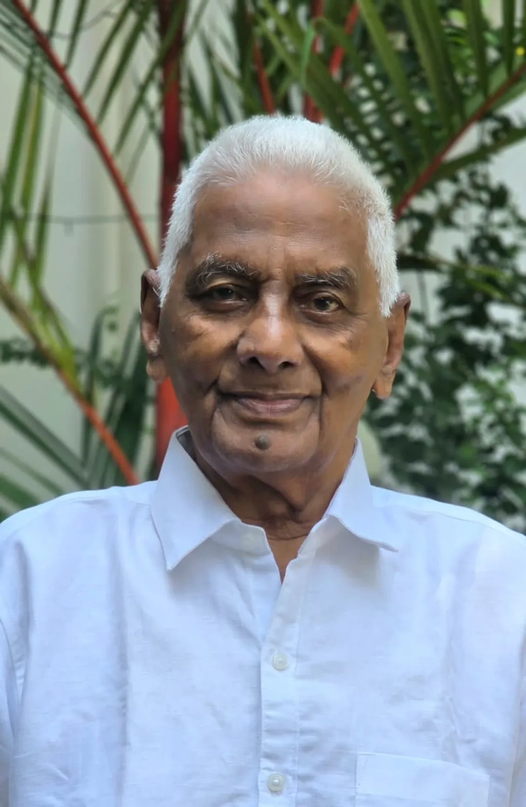 ദീർഘകാലം വനപാലകനായി ജീവിച്ച സഹദേവൻ എഴുത്തുലോകത്തേക്കു കടന്നുവന്നത് 2021-ൽ 'ഹരിതസ്മരണ' എന്ന പുസ്തകം പ്രസിദ്ധീകരിച്ചുകൊണ്ടാണ്.