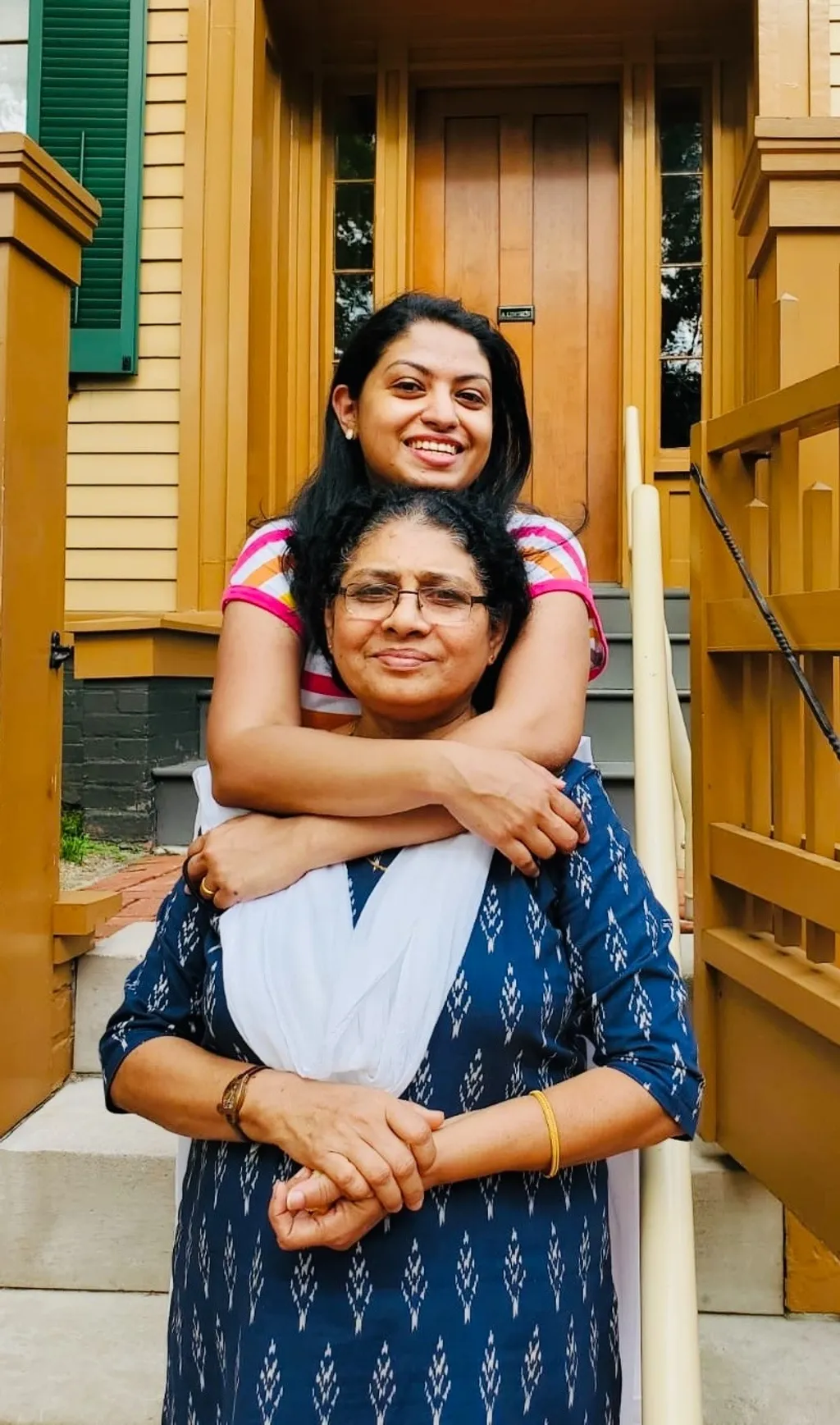 ടുട്ടു ജോൺസണും അമ്മ മാഗ്ഗി ജോൺസണും. 