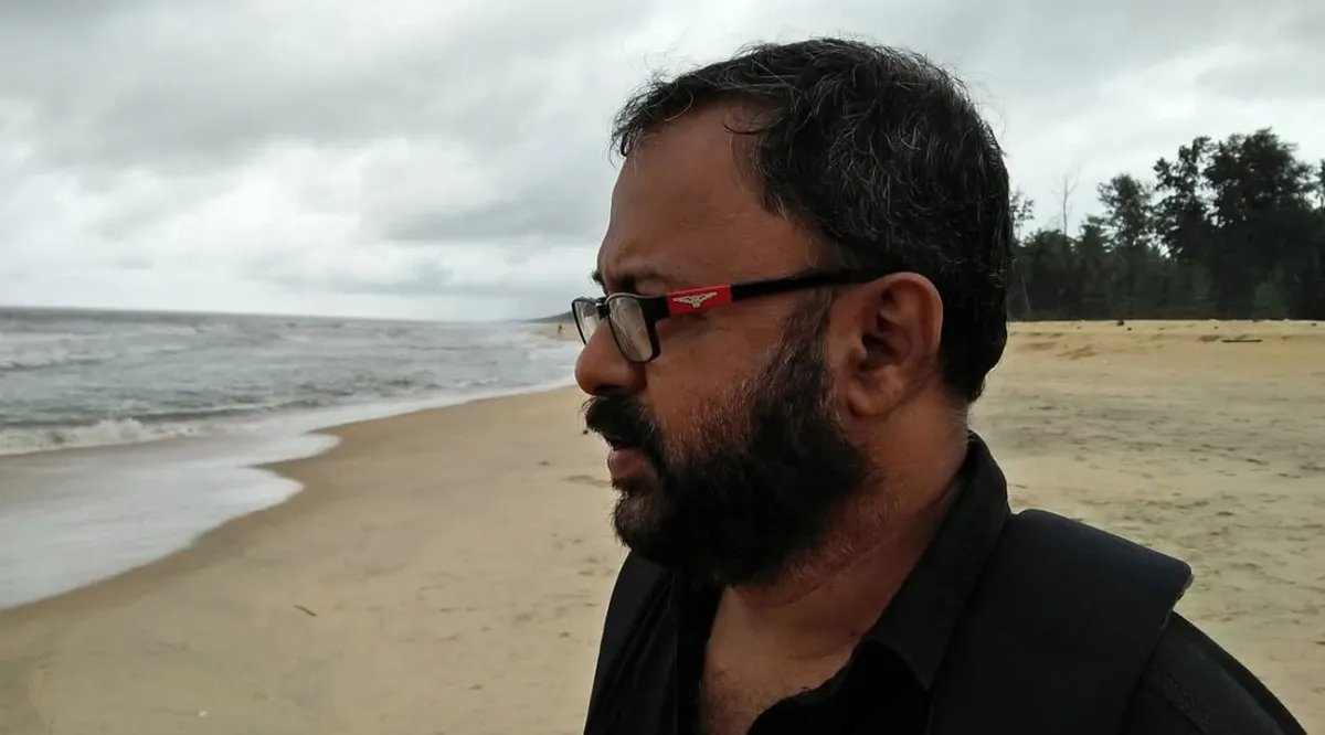 ആകാശവാണിക്കായുള്ള ഹംസഗാനം: കെ.വി. ശരത്ചന്ദ്രന്റെ നാടകവിശകലനം