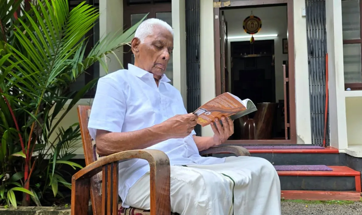96-ാം വയസ്സിലും എഴുത്തിൽ സജീവമായ വി. സഹദേവൻ