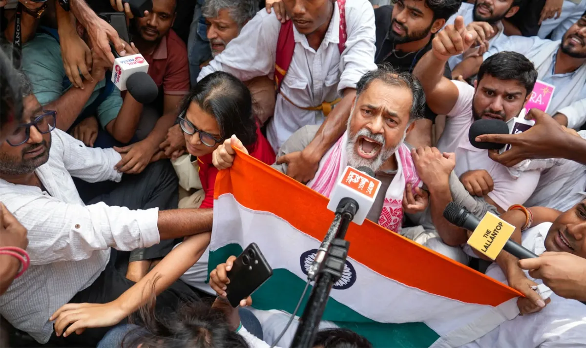 ഗ്യാനേഷ് കുമാറിനെ ഇംപീച്ച് ചെയ്യണമെന്ന് യോഗേന്ദ്ര യാദവ്